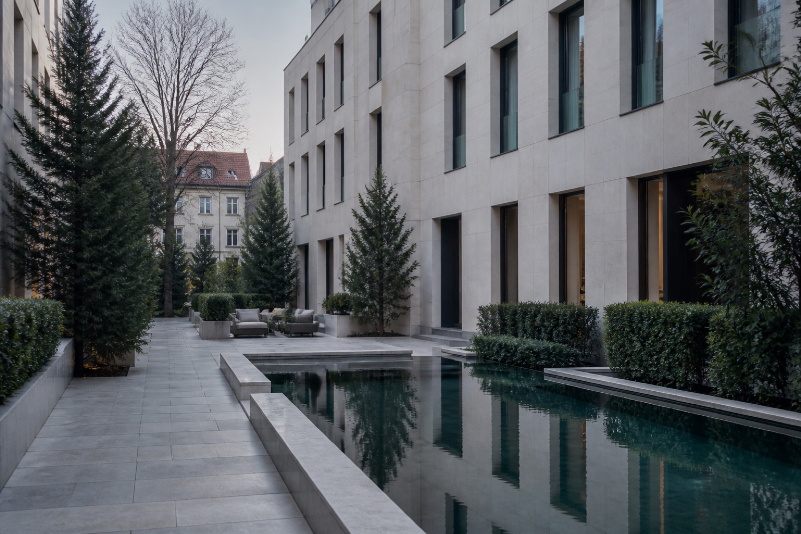Tryfindus Residenz München, Innenhof am Abend